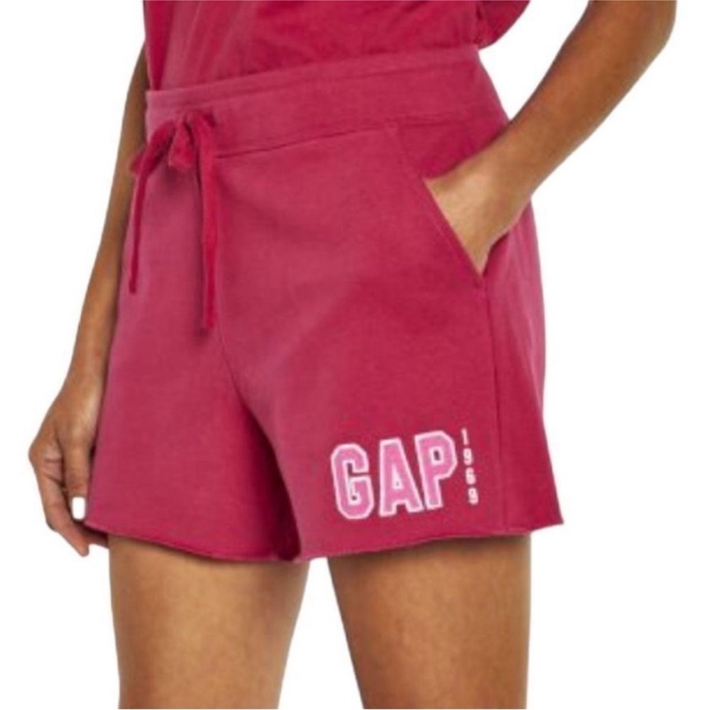 GAP - Women's Logo Short.  Athletic wear Sweat shorts. Pink, Size XL.  NWT, New.